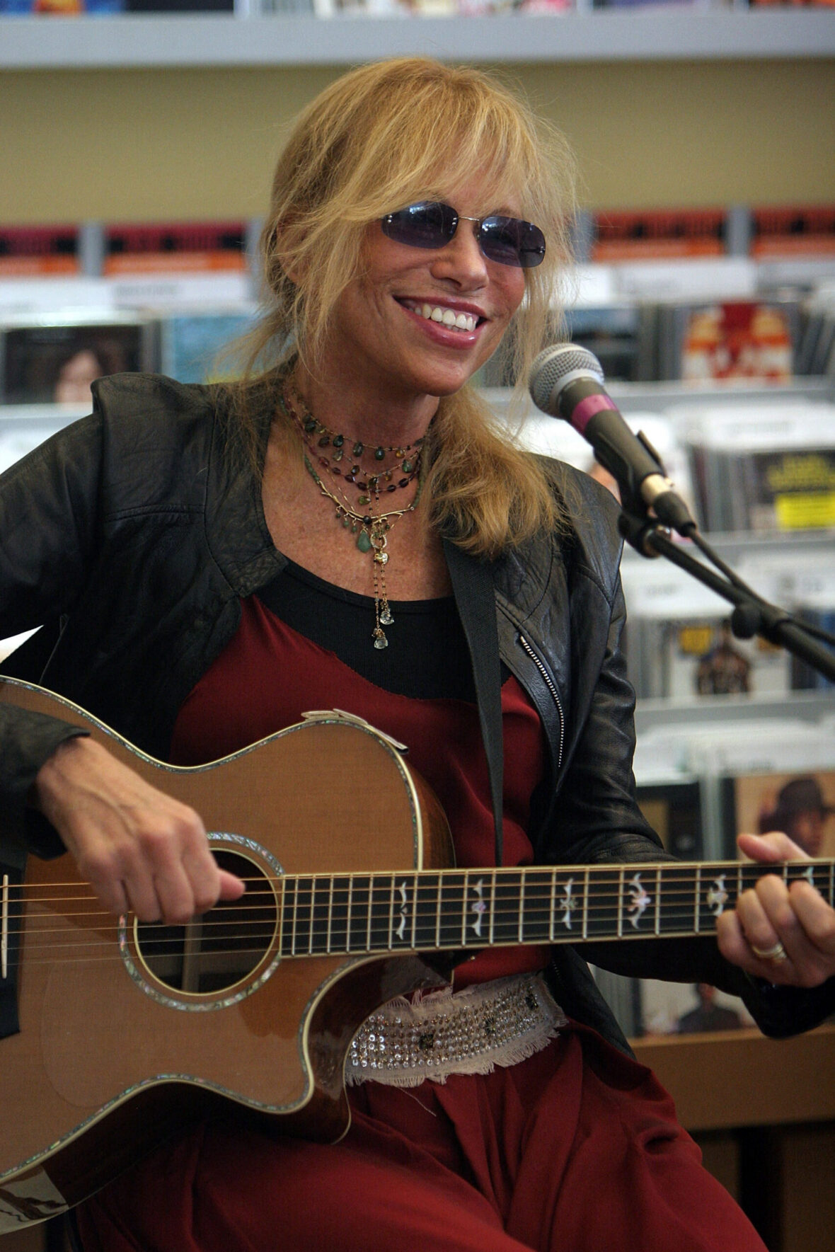 Singer Carly Simon signs autographs and preforms at Starbucks Lincoln Road in Miami Beach
