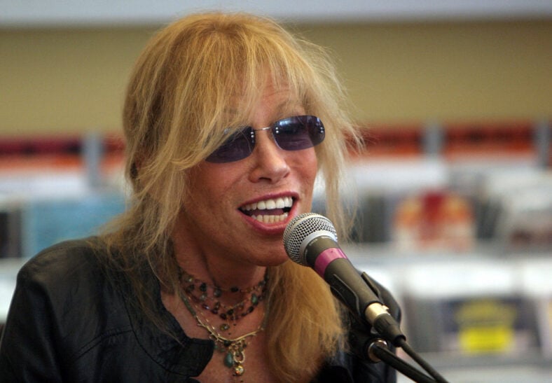 Singer Carly Simon signs autographs and preforms at Starbucks Lincoln Road in Miami Beach