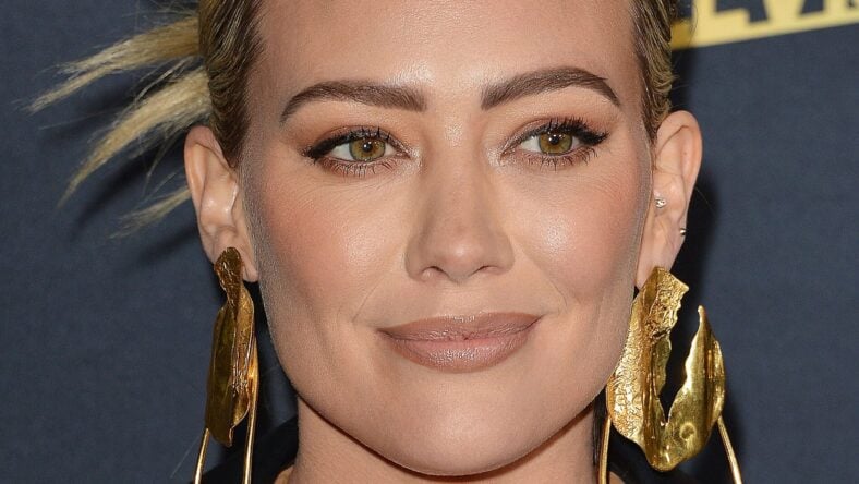 Fan Rushes Stage During Hilary Duff’s ‘With Love’ Performance