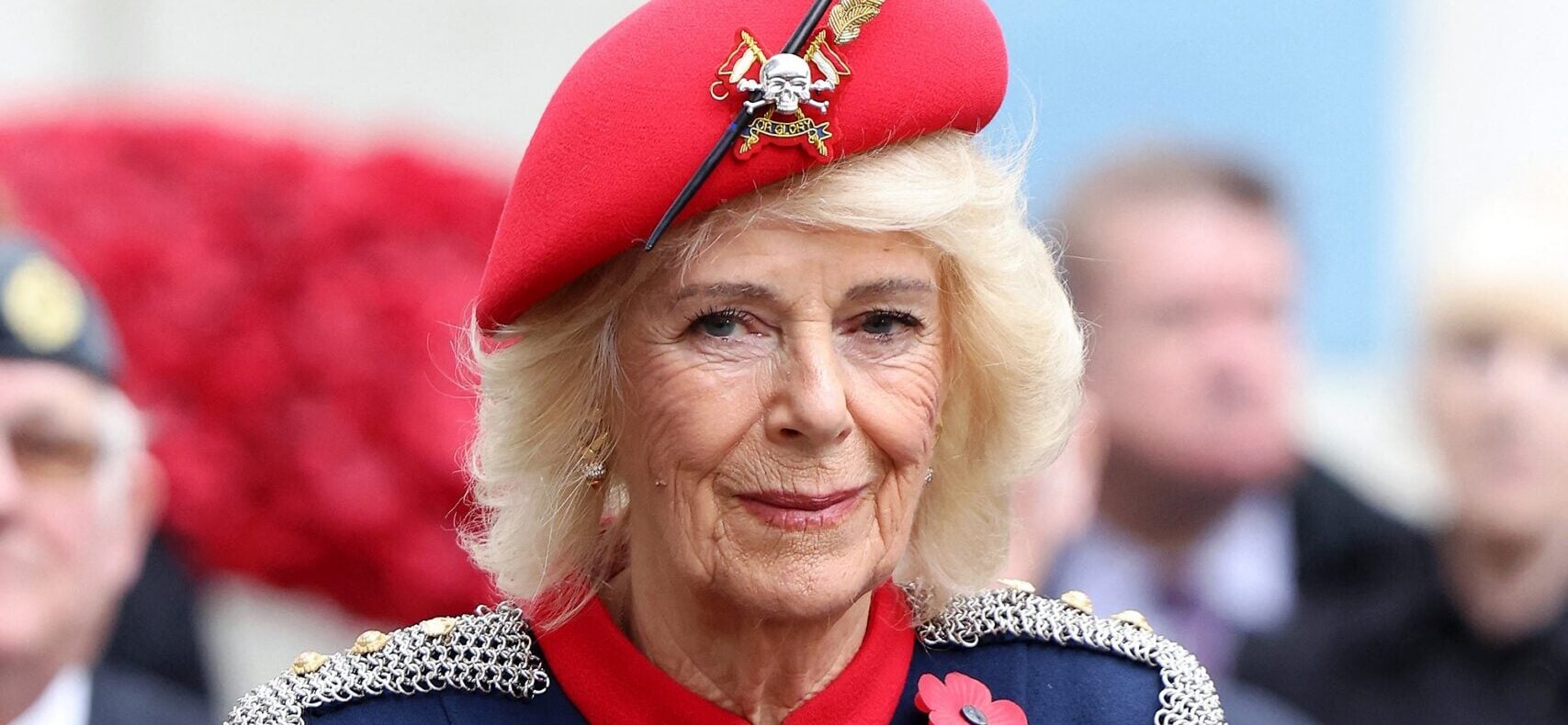 Rainha Camilla provoca reação após foto de JK Rowling