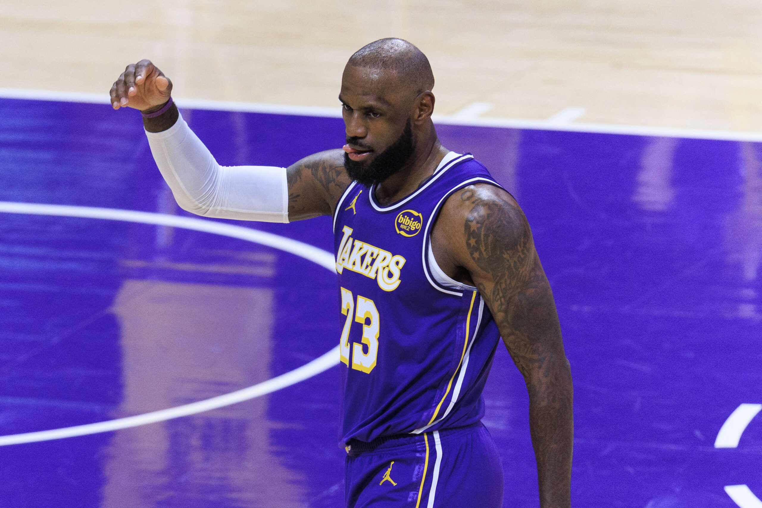 LeBron James’ First Game As A 76er Will Be Against The Defending Champs 3 Lakers Vs. Mavericks MEGA1418686 004 scaled