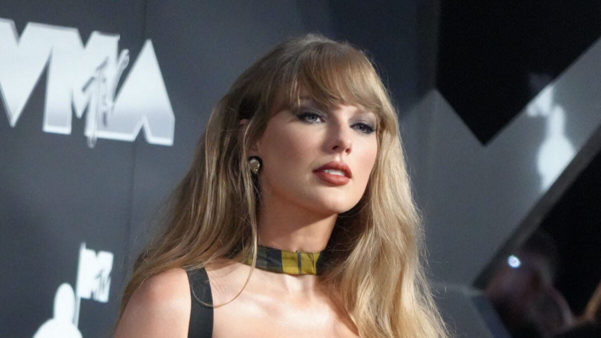 Taylor Swift’s Father Reportedly Made A Secret Deal To Protect His Daughter