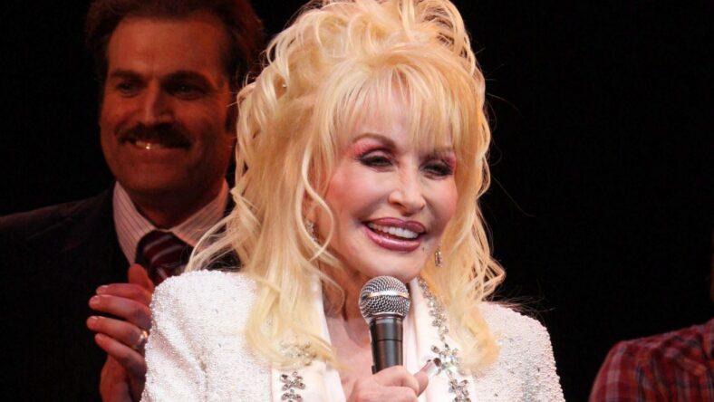 Dolly Parton’s Sister Calls Out ‘Garbage’ Social Media Posts After Icon’s Death