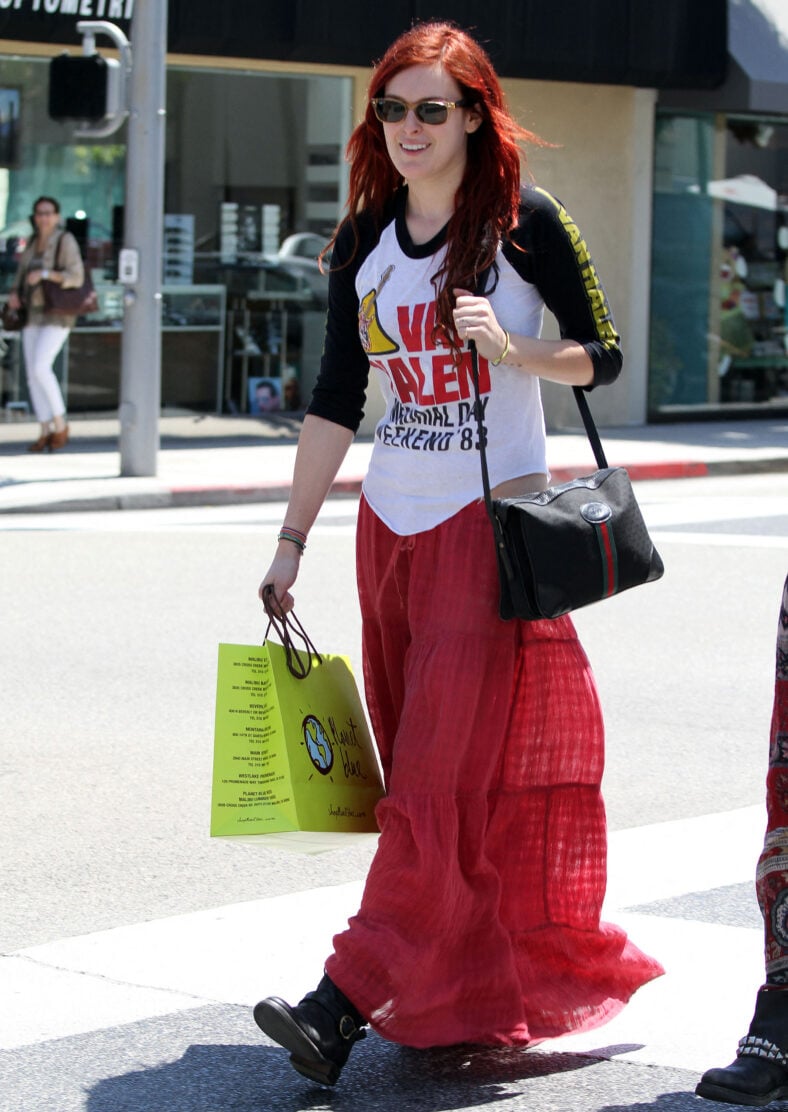 RUMER WILLIS GOES SHOPPING WITH A GIRLFRIEND AND LEAVES IN HER SMASHED BMW IN BEVERLEY HILLS LOS ANGELES AMERICA 15TH JULY 2011