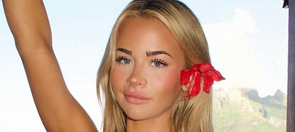 Emily Elizabeth ‘Showing The Goods’ In Tiny Blue Bikini Told She’s ‘Too Hot’