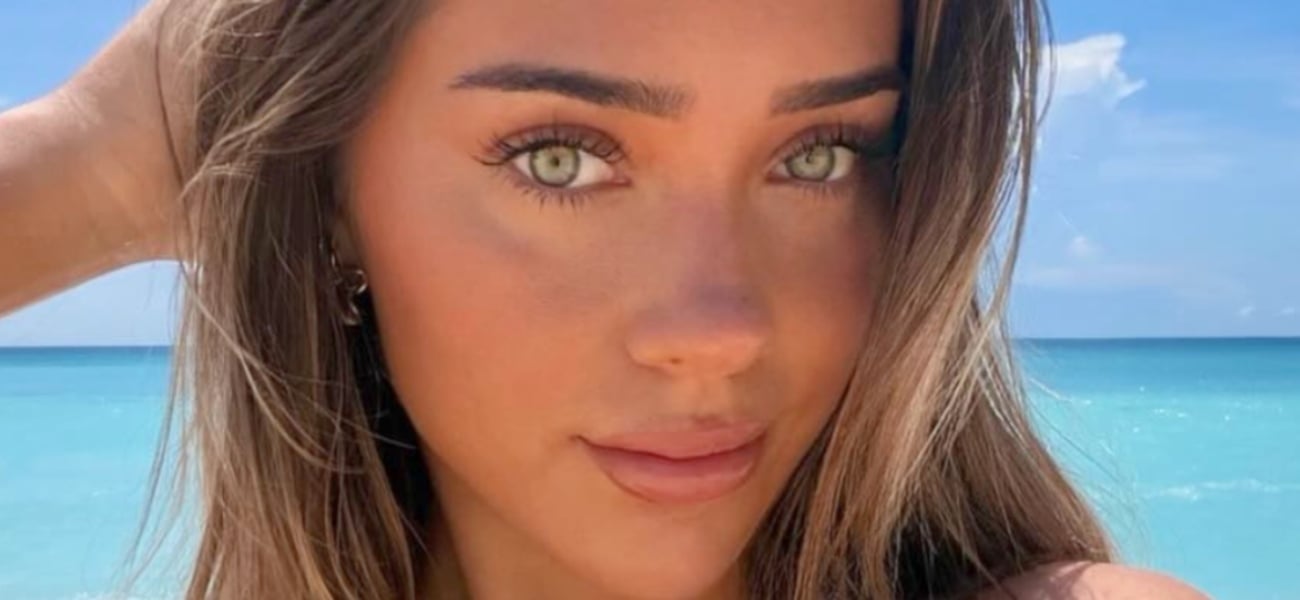 Teigan Lucas In Plunging Bikini Highlights Her ‘Coconuts’ Up A Tree