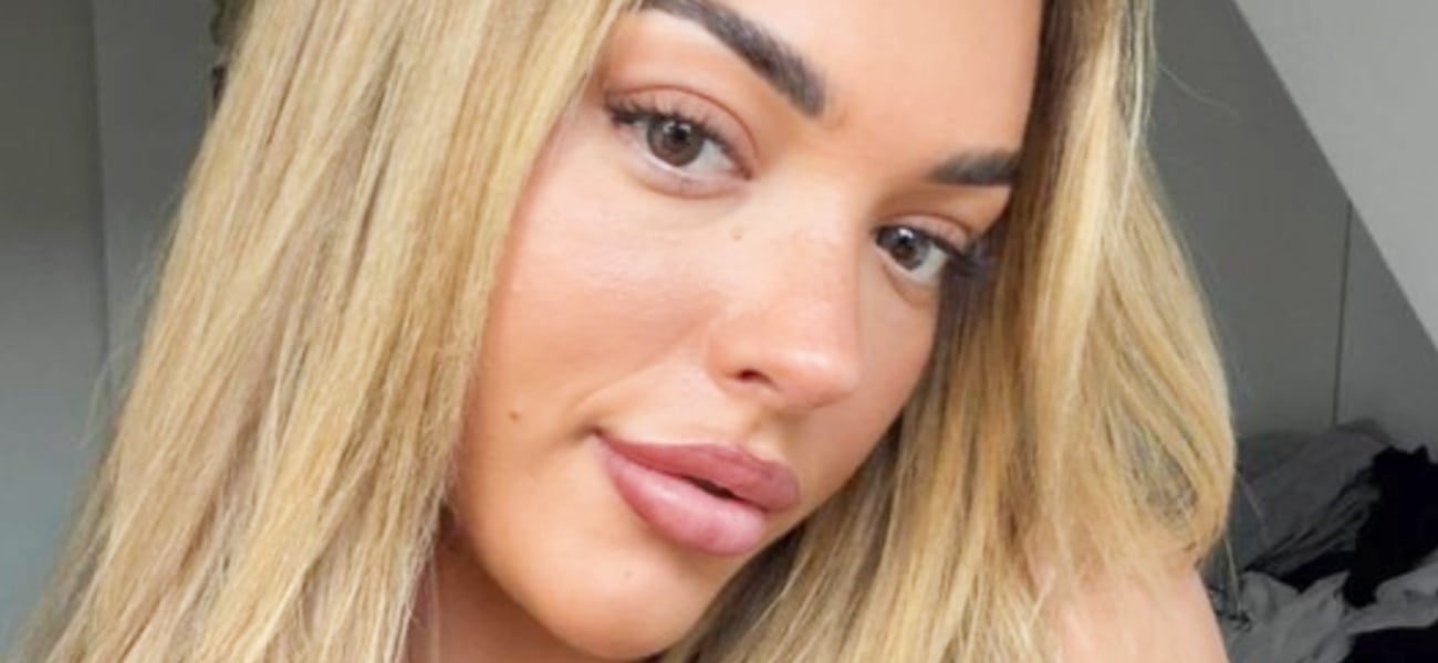 Alanna Pow Braless In A Hot Tub Shows Off Her ‘Flappers’ In A G-String