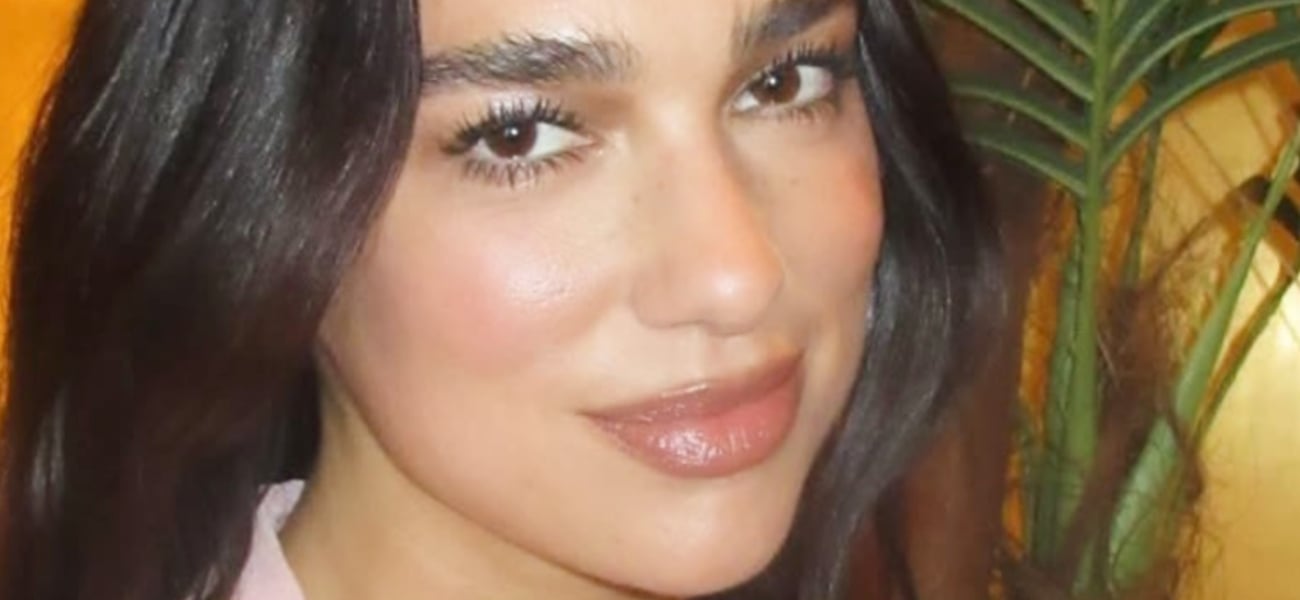 Dua Lipa plant 1300