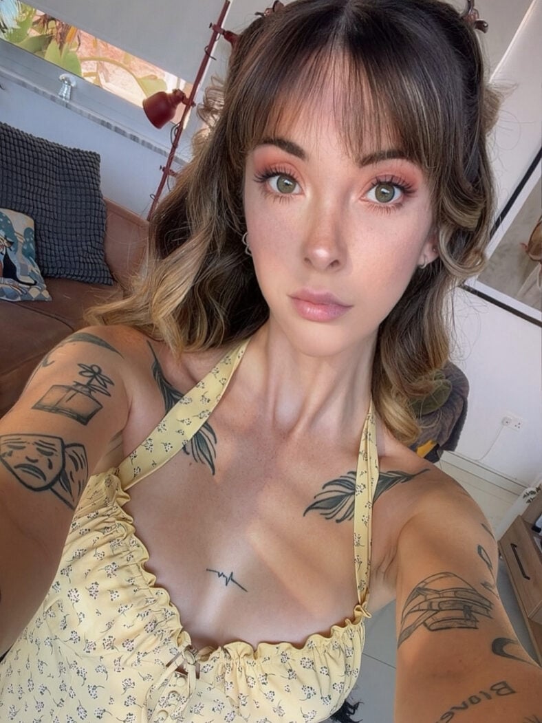 Jade Vow selfie