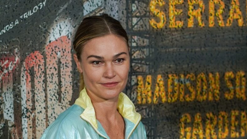 Juilliard Cheers On Julia Stiles Ahead Of ‘DWTS’ Premiere