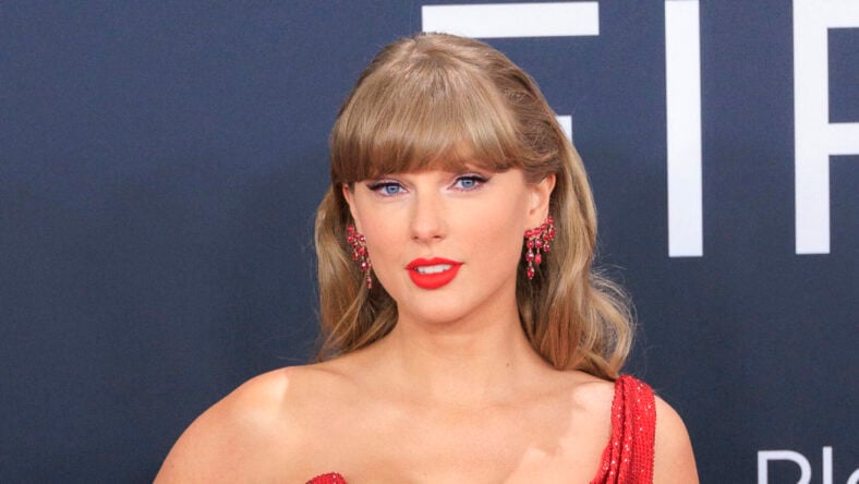 Taylor Swift’s Reaction To Donna Kelce At Chiefs Game Steals The Spotlight