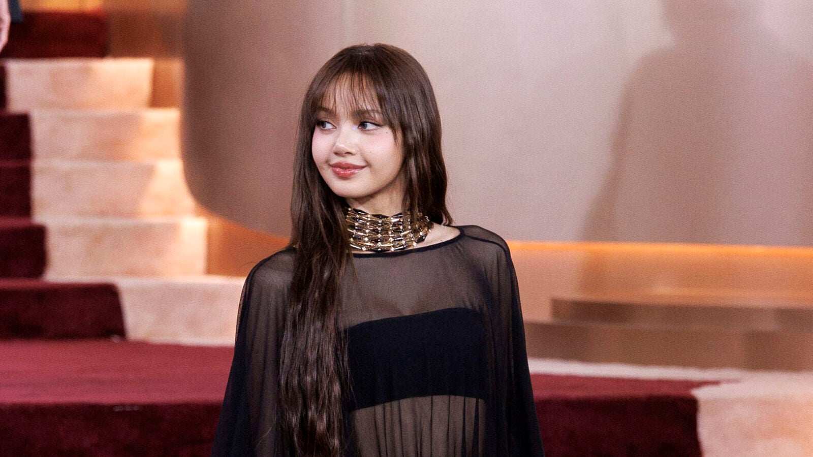 BLACKPINK Lisa Wows In Skimpy Pink Outfit Despite 'Granny Wig'