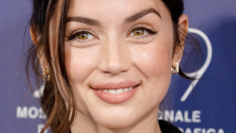 Ana de Armas Exposing Soapy Chest In The Bath Makes ‘Brains Explode’