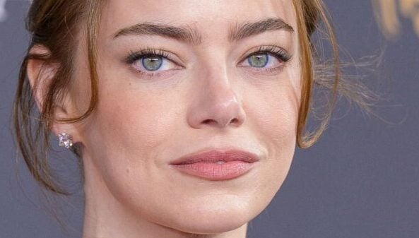 Emma Stone In Plunging Braless Dress Suffers ‘Unfortunate Placement Issue’