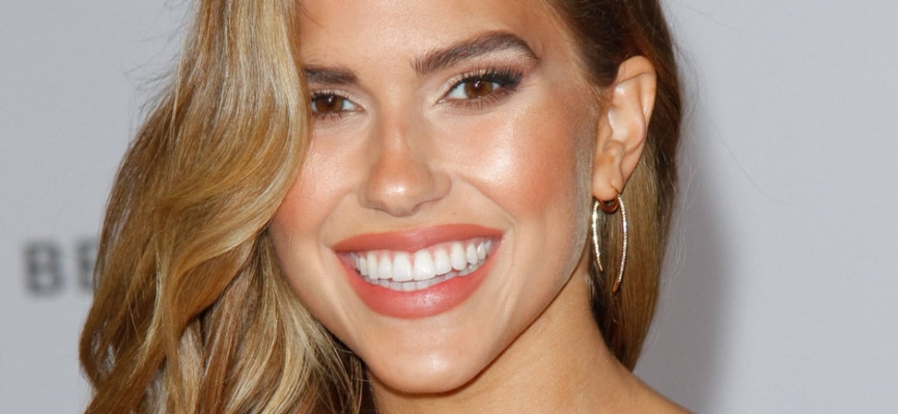 Kara Del Toro Eating Donut In Plunging Bikini Highlights ‘Insane’ Body