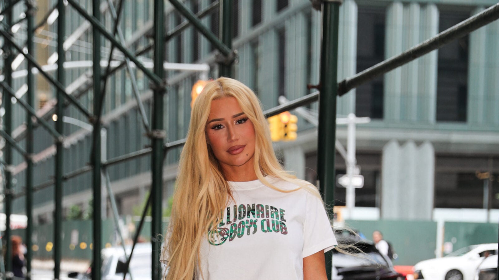 Iggy Azalea Flaunts Her ‘Great’ Curves In ‘Awful’ Latex Two-Piece