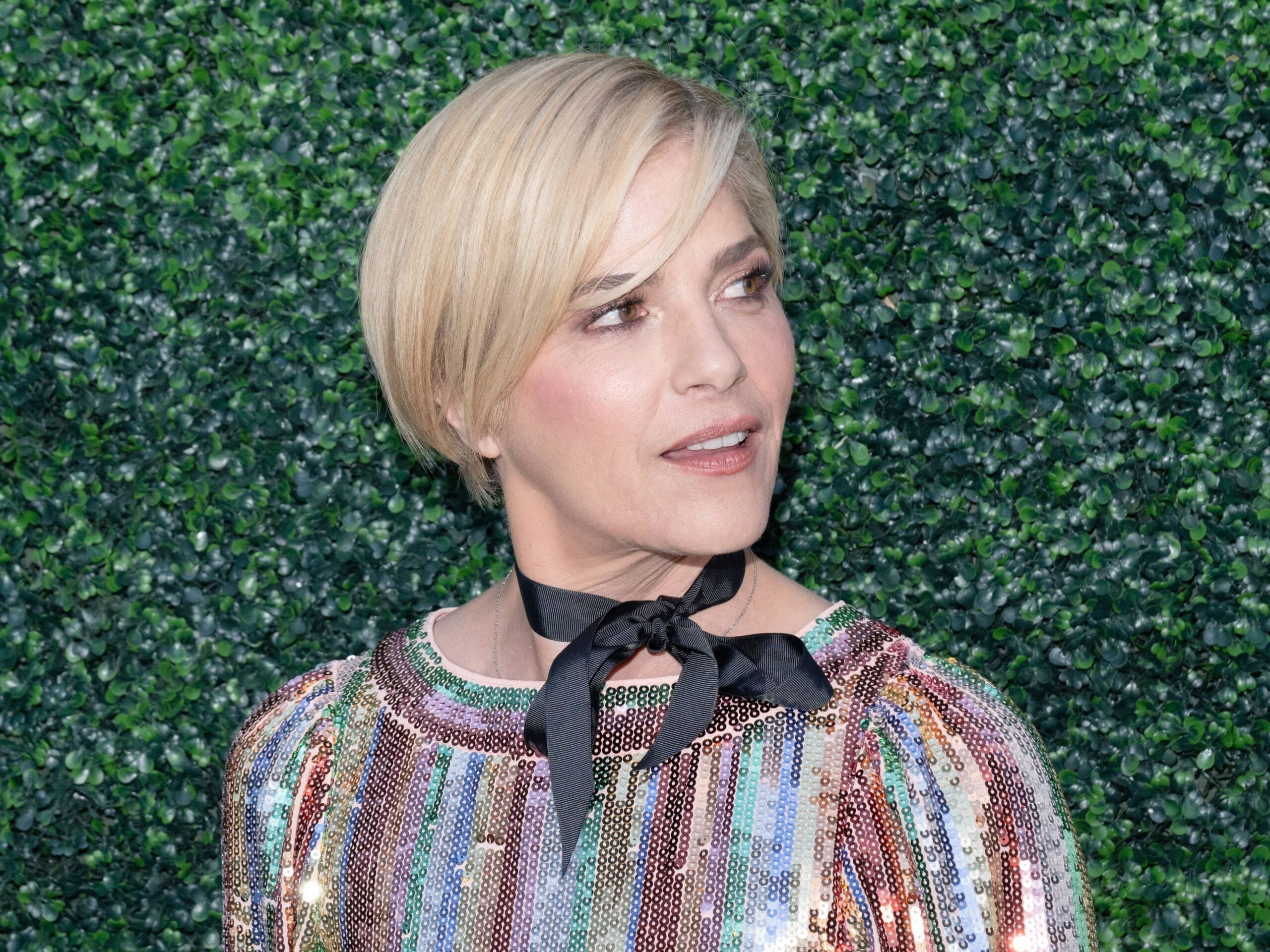 It’s Business As Usual For Selma Blair At 90s Con After Airplane Chaos